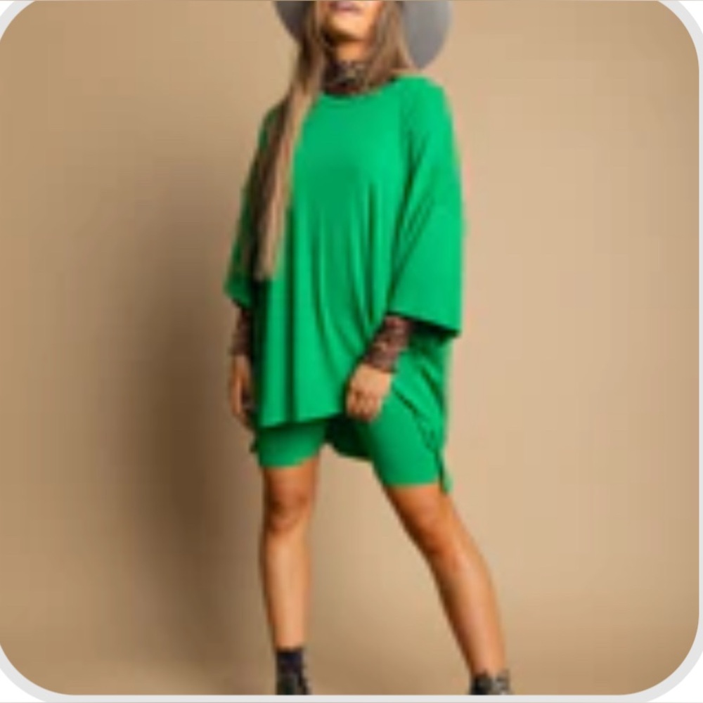 GREEN Oversized T-Shirt and Biker Shorts Set - Picture 2 of 2